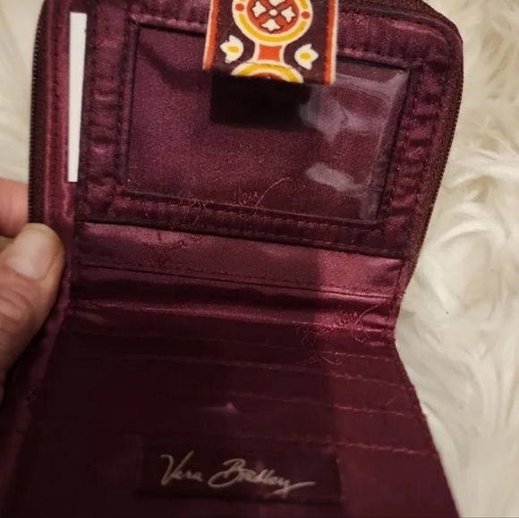 Vera Medallion‎ wallet NWT - Picture 4 of 6